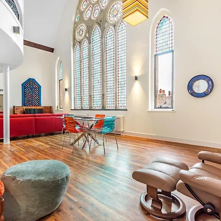 6 Rose Chapel Penthouse Apartment *