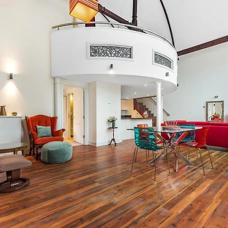 6 Rose Chapel Penthouse *