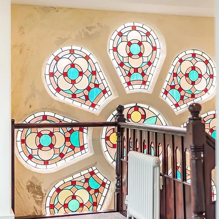 6 Rose Chapel Penthouse Apartment *