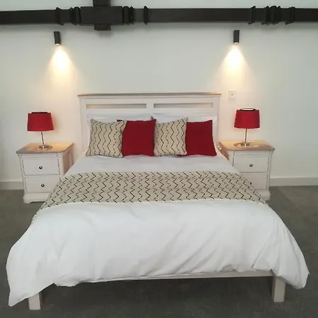6 Rose Chapel Penthouse Apartment *